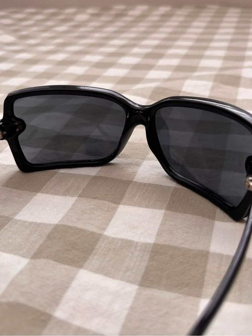 CHANEL bold oversized